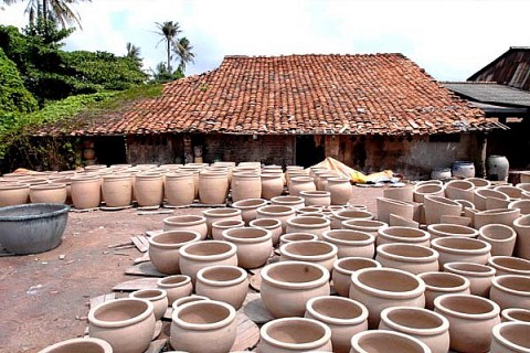 Làng nghề gốm sứ Lái Thiêu (Bình Dương)