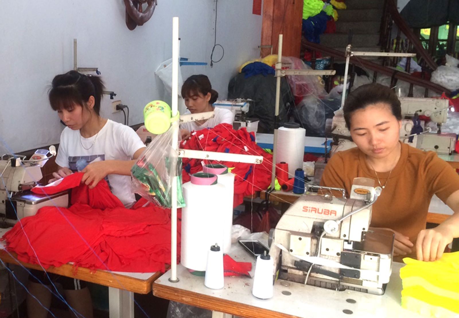 Nghề may ở Thượng Hiệp tạo việc làm với thu nhập ổn định cho hàng ngàn lao động