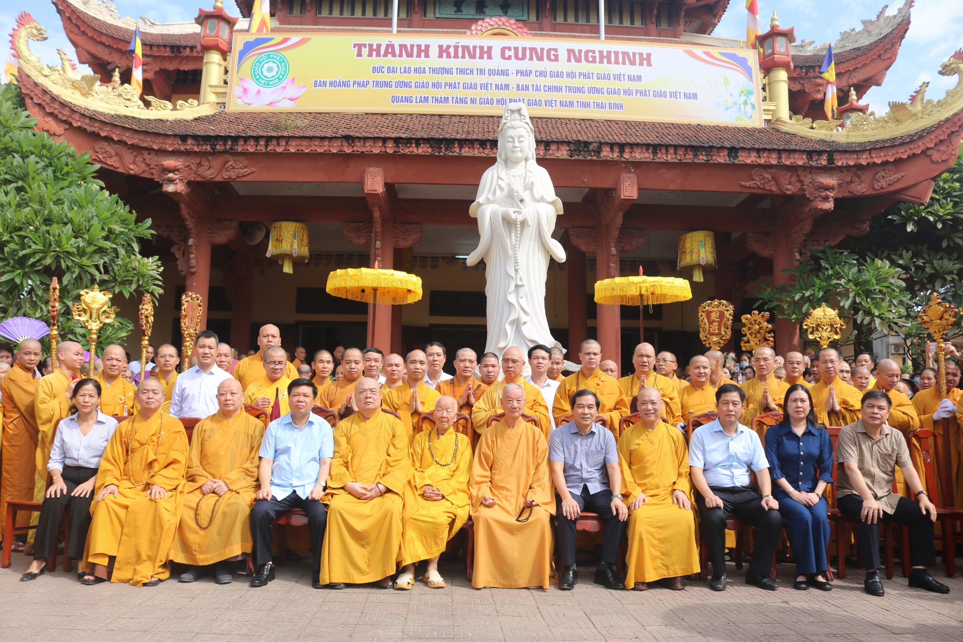Đức Pháp chủ Giáo hội Phật giáo Việt Nam thăm tỉnh Thái Bình Đức Pháp chủ Giáo hội Phật giáo Việt Nam thăm tỉnh Thái Bình