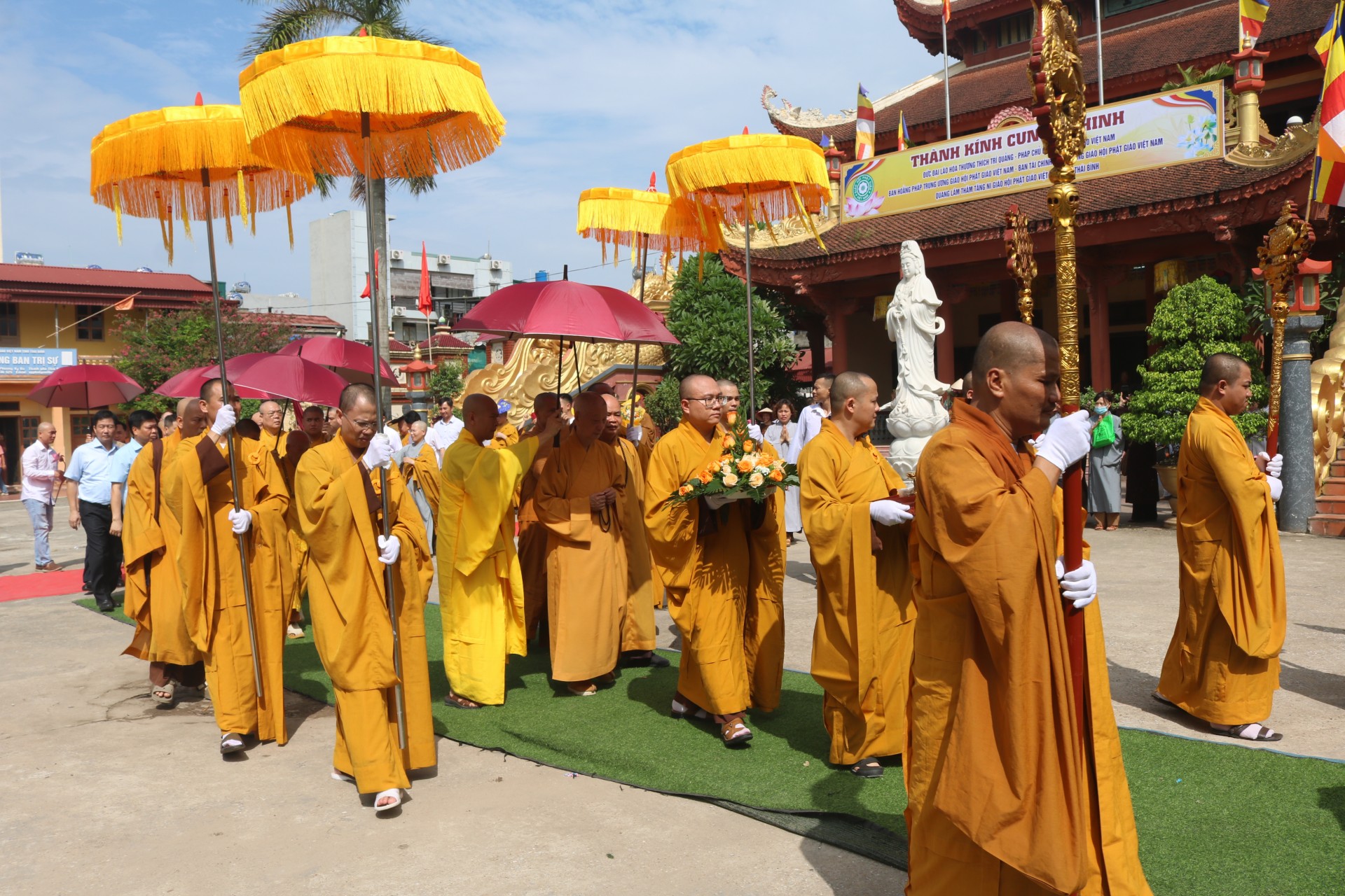 Đức Pháp chủ Giáo hội Phật giáo Việt Nam thăm tỉnh Thái Bình Đức Pháp chủ Giáo hội Phật giáo Việt Nam thăm tỉnh Thái Bình
