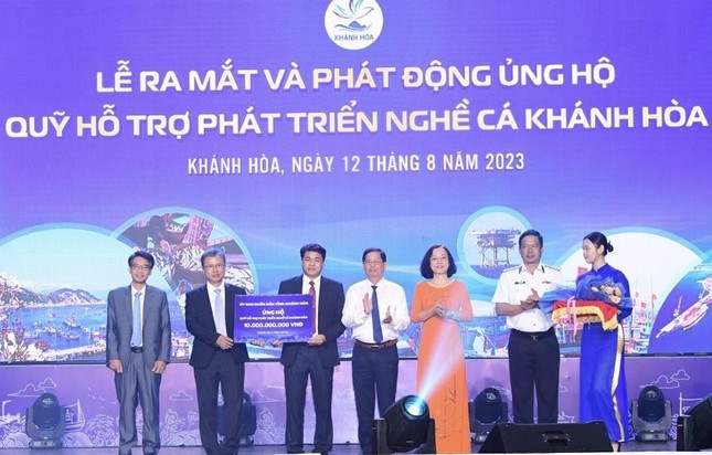 Hơn 26 tỷ đồng ủng hộ phát triển nghề cá tại Trường Sa Hơn 26 tỷ đồng ủng hộ phát triển nghề cá tại Trường Sa ảnh 3