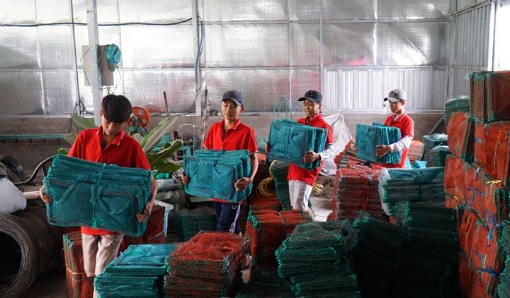 Nghề ráp lú thu hút lao động ở nhiều độ tuổi tham gia. Nghề ráp lú thu hút lao động ở nhiều độ tuổi tham gia.