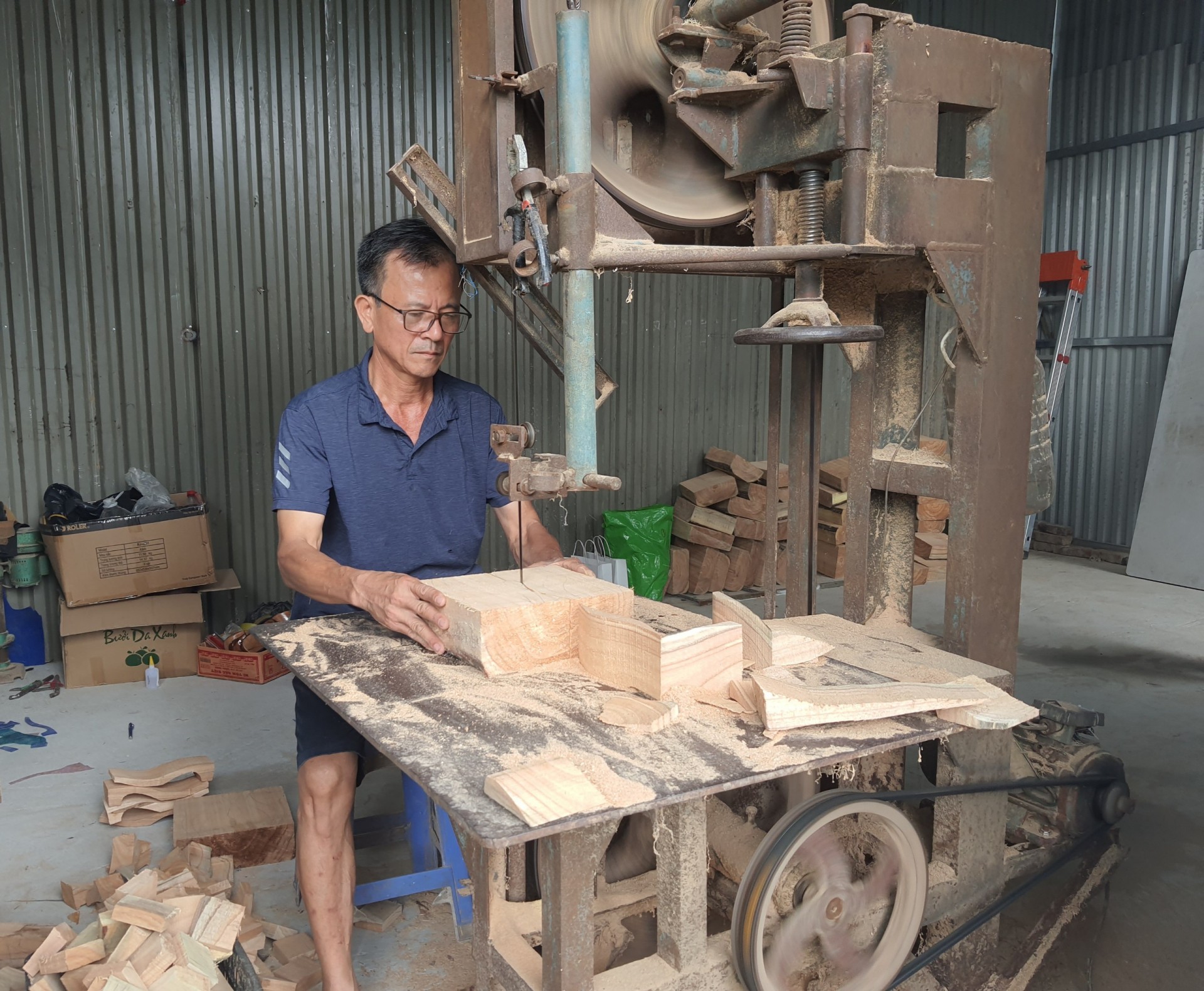 Trăn trở chuyện giữ nghề - Làng guốc mộc Yên Xá Trăn trở chuyện giữ nghề - Làng guốc mộc Yên Xá