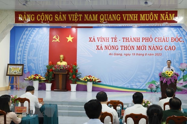 Chủ tịch nước Võ Văn Thưởng nói chuyện với cán bộ, nhân dân xã Vĩnh Tế, thành phố Châu Đốc, tỉnh An Giang. (Ảnh: Thống Nhất/TTXVN) Chủ tịch nước Võ Văn Thưởng nói chuyện với cán bộ, nhân dân xã Vĩnh Tế, thành phố Châu Đốc, tỉnh An Giang. (Ảnh: Thống Nhất/TTXVN)