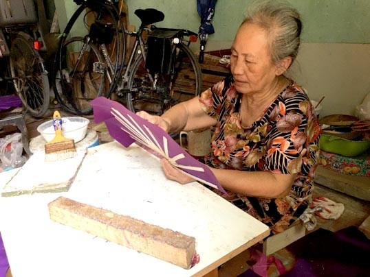 Giữ lửa nghề làm quạt Chàng Sơn Giữ lửa nghề làm quạt Chàng Sơn