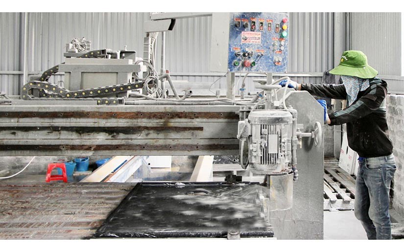 ừ nguồn “vốn mồi” khuyến công, Công ty TNHH Sản xuất và Thương mại Cao Đại Phát, xã Nam Cường (Nam Trực) đã đầu tư máy cắt đá tia nước công nghệ CNC nâng cao chất lượng sản phẩm. ừ nguồn “vốn mồi” khuyến công, Công ty TNHH Sản xuất và Thương mại Cao Đại Phát, xã Nam Cường (Nam Trực) đã đầu tư máy cắt đá tia nước công nghệ CNC nâng cao chất lượng sản phẩm.