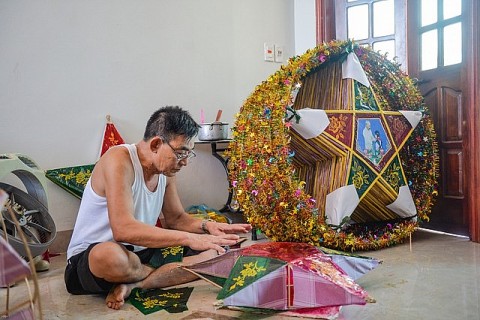 Làng nghề làm đèn ông sao, tất bật phục vụ Tết Trung thu