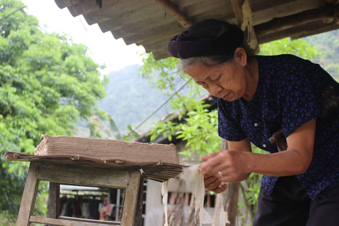 Giữ lửa nghề làm giấy Bản - Di sản miền sơn cước Giữ lửa nghề làm giấy Bản - Di sản miền sơn cước