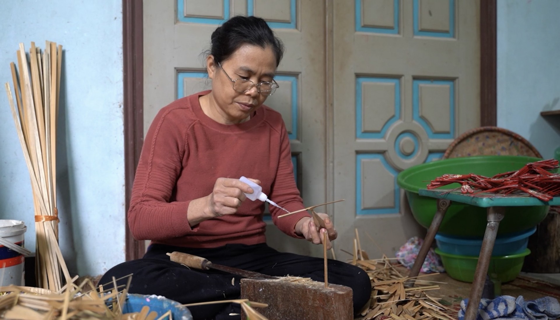 ĐỘC ĐÁO LÀNG NGHỀ LÀM “CHUỒN CHUỒN TRE” ĐỘC ĐÁO LÀNG NGHỀ LÀM “CHUỒN CHUỒN TRE”