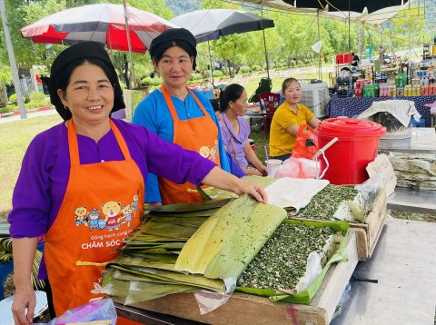 Đến Pắc Nặm tưởng thức đặc sản bánh đúc Công Bằng