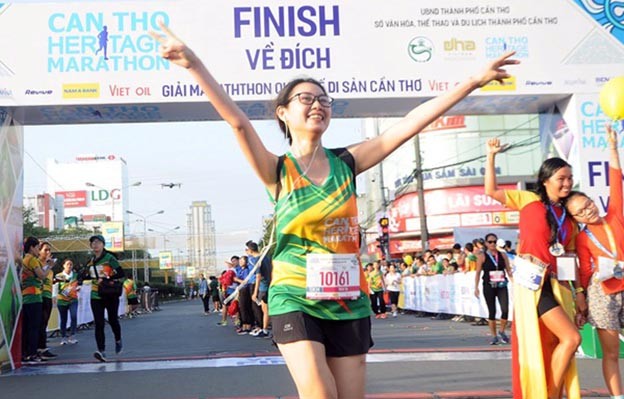 Giải Marathon Quốc tế Di sản Cần Thơ được tổ chức lần đầu thu hút nhiều người tham gia
