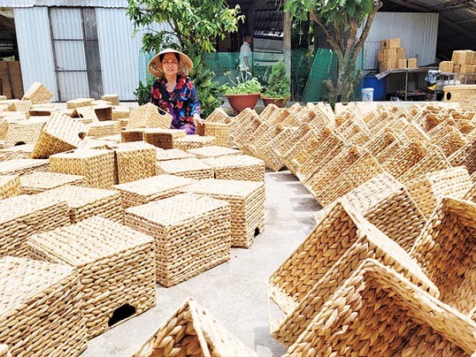 Mặt hàng thủ công mỹ nghệ Việt Nam đã có chỗ đứng trên thị trường thế giới, được xuất khẩu trên 163 quốc gia, vùng lãnh thổ. Mặt hàng thủ công mỹ nghệ Việt Nam đã có chỗ đứng trên thị trường thế giới, được xuất khẩu trên 163 quốc gia, vùng lãnh thổ.