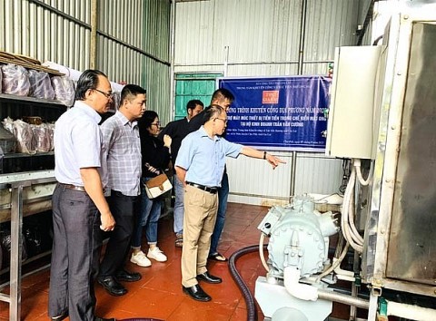 Hỗ trợ máy móc trong chế biến mật ong