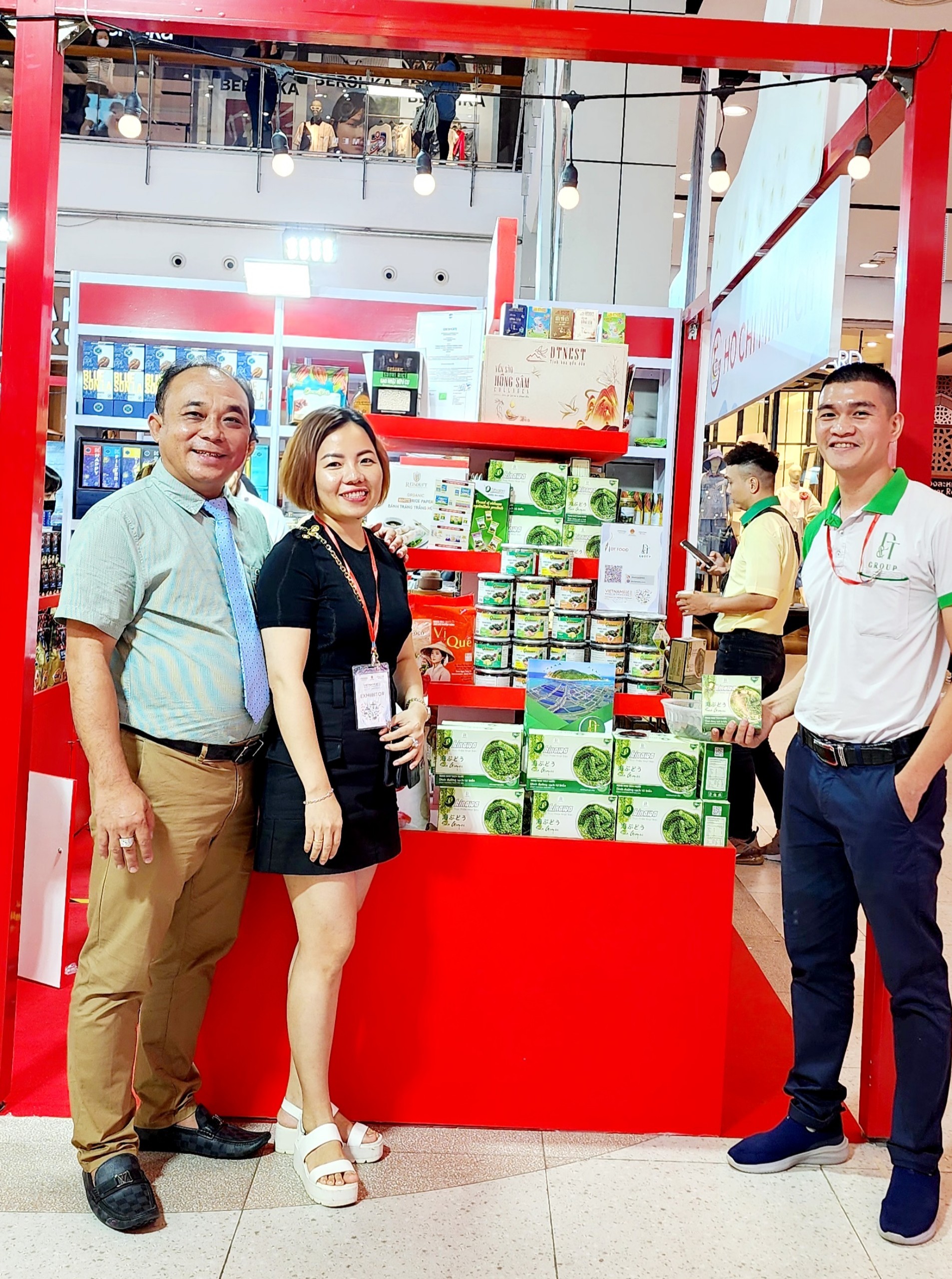 Ông Nguyễn Quang Duy (ngoài cùng, bên trái) tin tưởng, chương trình sẽ là cơ hội để doanh nghiệp mở rộng sang thị trường Thái Lan