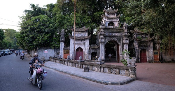 Phố Hiến xưa, nằm phía bên bờ tả ngạn sông Hồng, được bao bọc bởi một vùng đất tương đối rộng ở cực nam tỉnh Hưng Yên, mà trung tâm là thành phố Hưng Yên ngày nay.   Phố Hiến xưa, nằm phía bên bờ tả ngạn sông Hồng, được bao bọc bởi một vùng đất tương đối rộng ở cực nam tỉnh Hưng Yên, mà trung tâm là thành phố Hưng Yên ngày nay.
