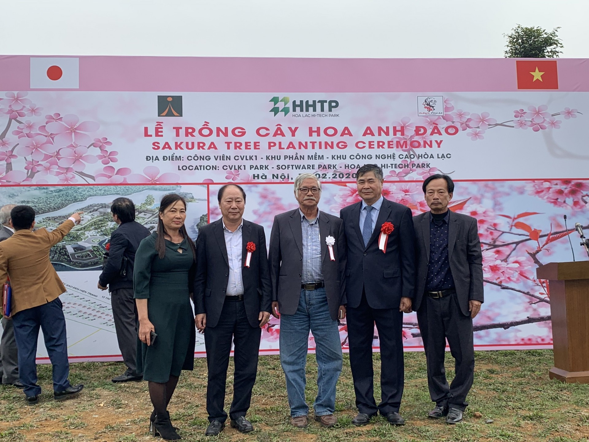 Gặp nghệ nhân trồng, nhân giống thành công cây hoa anh đào tại Việt Nam Gặp nghệ nhân trồng, nhân giống thành công cây hoa anh đào tại Việt Nam