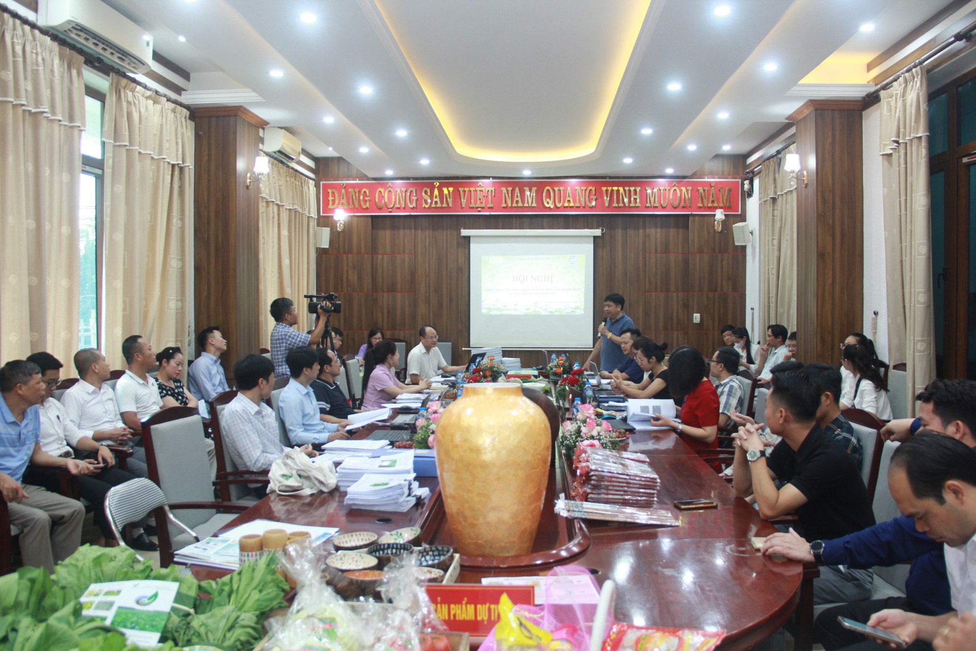 Các đại biểu tham dự Hội nghị đánh giá các sản phẩm được phân hạng đợt 1 năm 2022.
