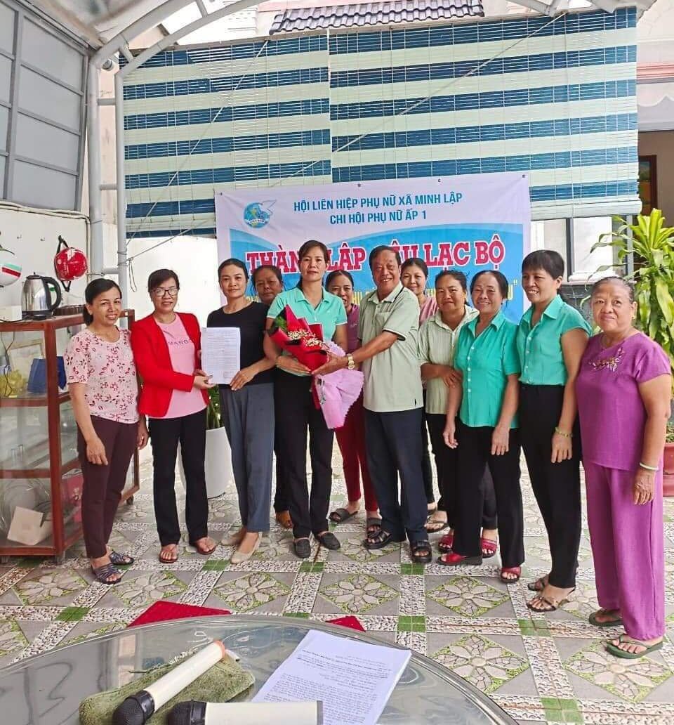 Bình Phước: Phụ nữ Chơn Thành tiếp tục đẩy mạnh chương trình “Triệu phần quà san sẻ yêu thương” Bình Phước: Phụ nữ Chơn Thành tiếp tục đẩy mạnh chương trình “Triệu phần quà san sẻ yêu thương”