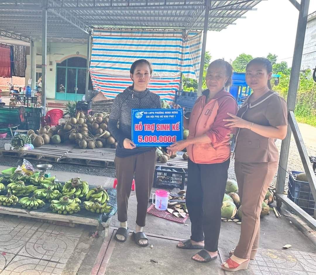 Bình Phước: Phụ nữ Chơn Thành tiếp tục đẩy mạnh chương trình “Triệu phần quà san sẻ yêu thương” Bình Phước: Phụ nữ Chơn Thành tiếp tục đẩy mạnh chương trình “Triệu phần quà san sẻ yêu thương”