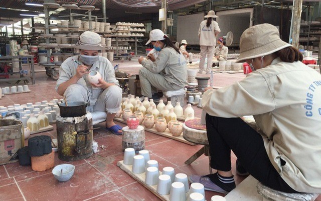 Một xưởng sản xuất tại làng nghề Bát Tràng Một xưởng sản xuất tại làng nghề Bát Tràng