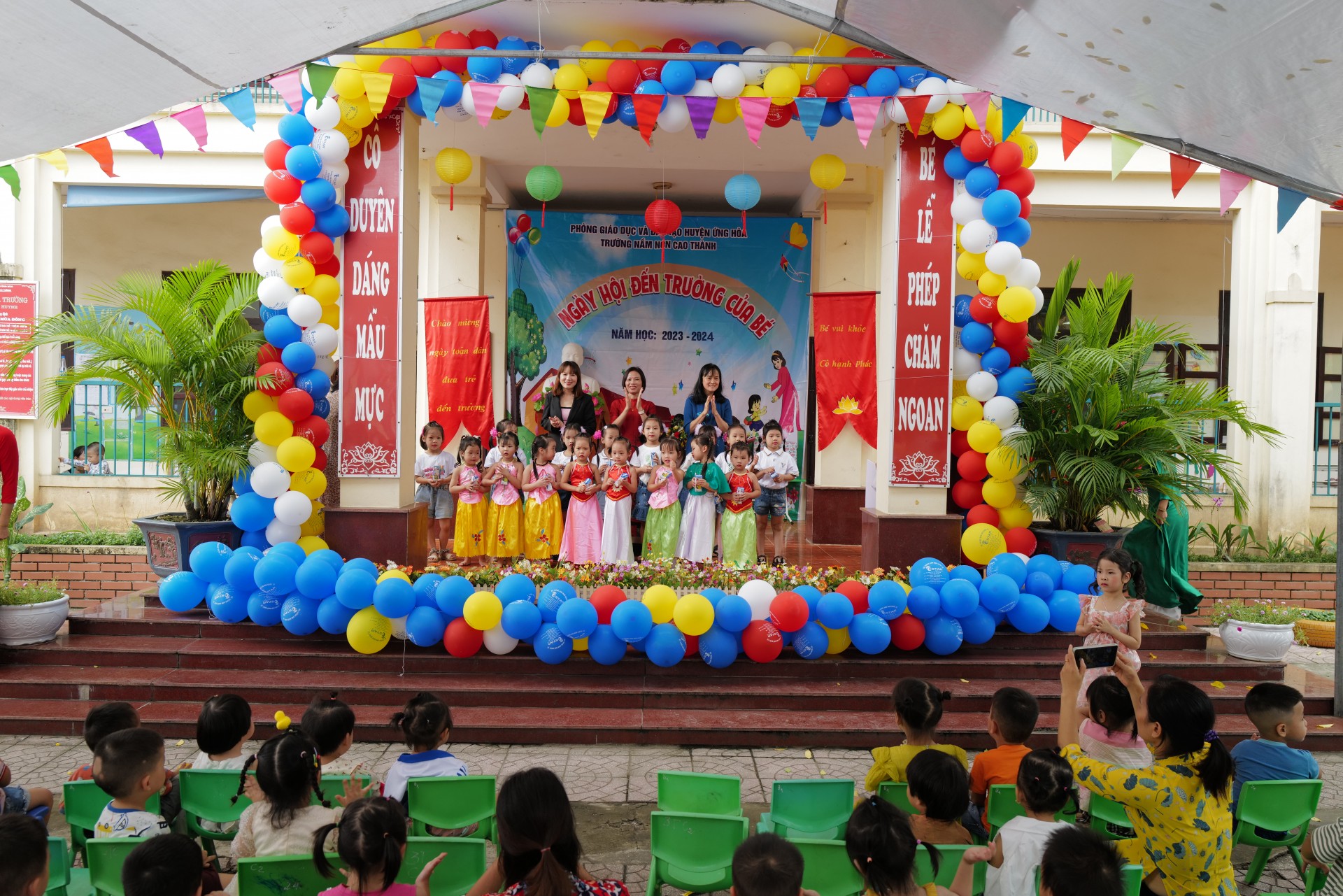 Hơn 11.000 trẻ em có hoàn cảnh khó khăn chào năm học mới với món quà đặc biệt từ Vinamilk