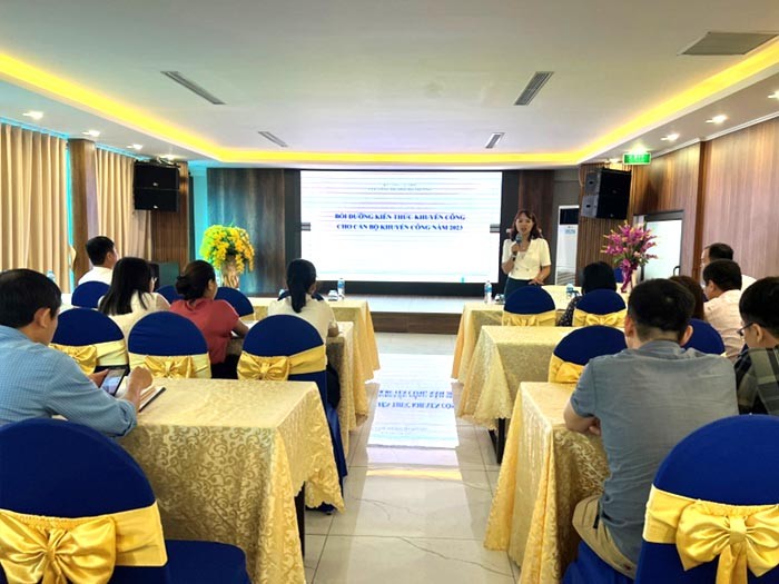 Các học viên tham gia lớp Bồi dưỡng kiến thức về khuyến công