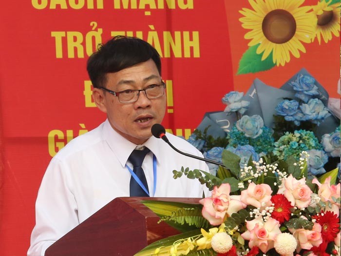 Ông Lê Văn Minh - Huyện uỷ viên, Bí thư Đảng uỷ xã Hoà Xá ôn lại truyền thống đấu tranh cách mạng của cán bộ và nhân dân xã Hoà Xá. Ông Lê Văn Minh - Huyện uỷ viên, Bí thư Đảng uỷ xã Hoà Xá ôn lại truyền thống đấu tranh cách mạng của cán bộ và nhân dân xã Hoà Xá.