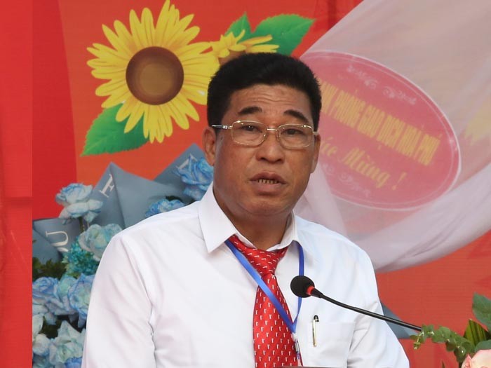 Ông Dư Văn Dũng - Phó Bí thư Đảng uỷ, Chủ tịch UBND xã Hoà Xá lên báo cáo kết quả thực hiện xây dựng Nông thôn mới nâng cao xã Hoà Xá. Ông Dư Văn Dũng - Phó Bí thư Đảng uỷ, Chủ tịch UBND xã Hoà Xá lên báo cáo kết quả thực hiện xây dựng Nông thôn mới nâng cao xã Hoà Xá.