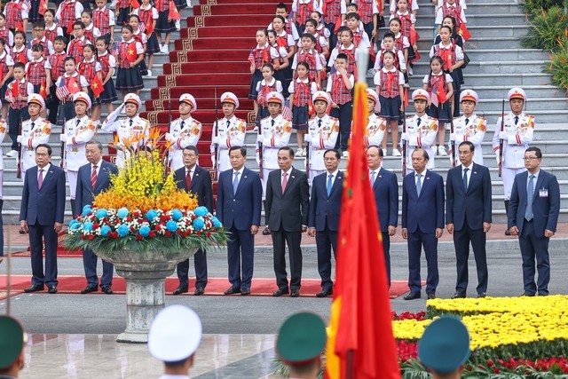 Các đồng chí lãnh đạo tham dự Lễ đón Tổng thống Hoa Kỳ Joe Biden và các thành viên trong Đoàn. Ảnh VGP/Nhật Bắc Các đồng chí lãnh đạo tham dự Lễ đón Tổng thống Hoa Kỳ Joe Biden và các thành viên trong Đoàn. Ảnh VGP/Nhật Bắc