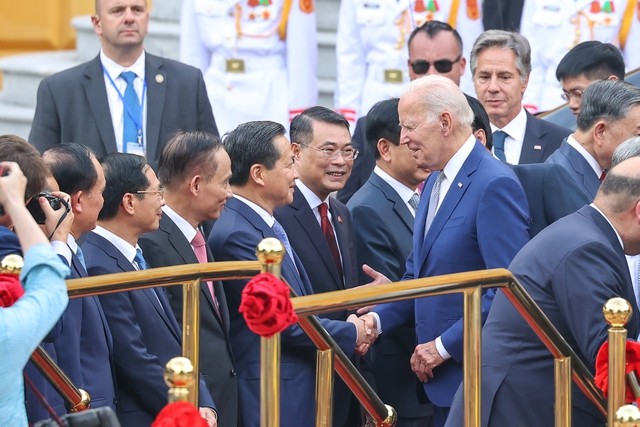 Các đồng chí lãnh đạo chào đón Tổng thống Joe Biden. Ảnh VGP/Nhật Bắc Các đồng chí lãnh đạo chào đón Tổng thống Joe Biden. Ảnh VGP/Nhật Bắc