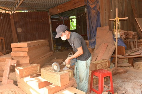 Làm giàu từ nghề mộc truyền thống