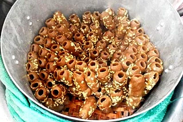 Bánh Tu Huýt - Món quà tuổi thơ dân dã Bánh Tu Huýt - Món quà tuổi thơ dân dã