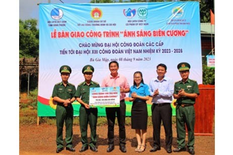 Bình Phước: Lễ bàn giao Công trình “Ánh sáng biên cương” tại xã Đắk Ơ