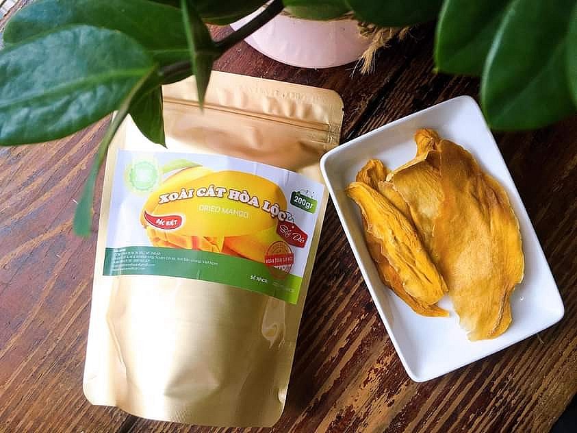 Xoài cát Hòa Lộc sấy dẻo khiến người tiêu dùng “mê mẩn” bởi hương vị ngọt thanh và chất bột đặc trưng Xoài cát Hòa Lộc sấy dẻo khiến người tiêu dùng “mê mẩn” bởi hương vị ngọt thanh và chất bột đặc trưng
