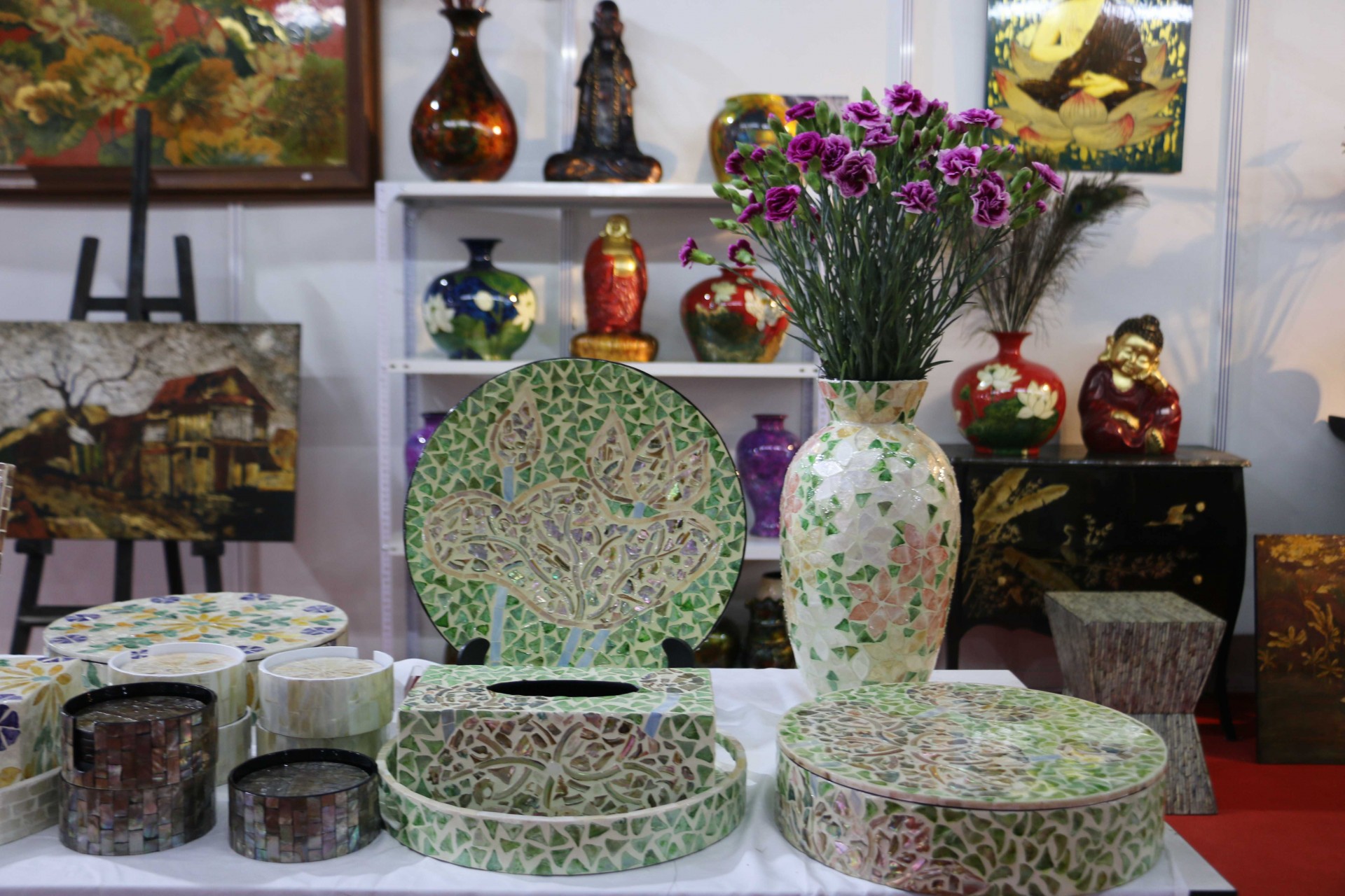 Sản phẩm làng nghề được quảng bá tại các sự kiện xúc tiến thương mại. Sản phẩm làng nghề được quảng bá tại các sự kiện xúc tiến thương mại.