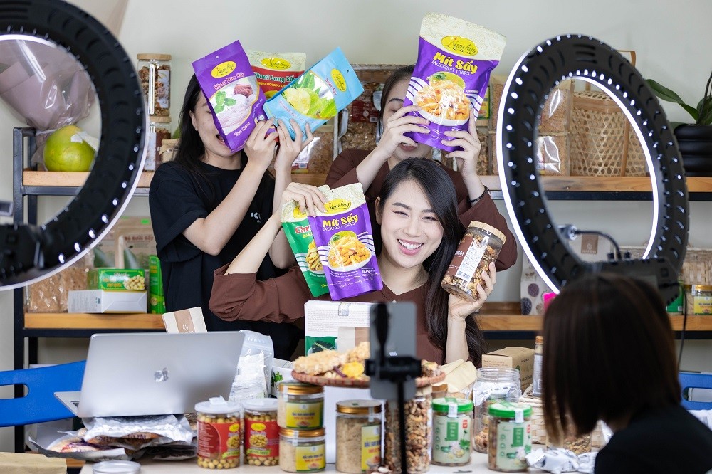 Ảnh 5: Điểm livestream do Vũ Diệu Thúy đảm nhận được nhiều khách hàng chốt đơn Ảnh 5: Điểm livestream do Vũ Diệu Thúy đảm nhận được nhiều khách hàng chốt đơn