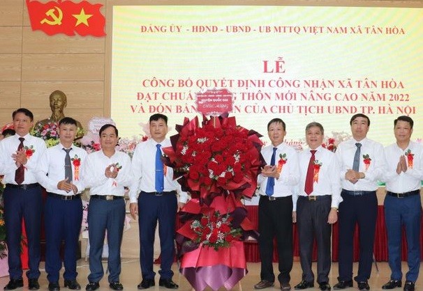 Quốc Oai: Xã Tân Hòa đón nhận Bằng đạt chuẩn nông thôn mới nâng cao Quốc Oai: Xã Tân Hòa đón nhận Bằng đạt chuẩn nông thôn mới nâng cao