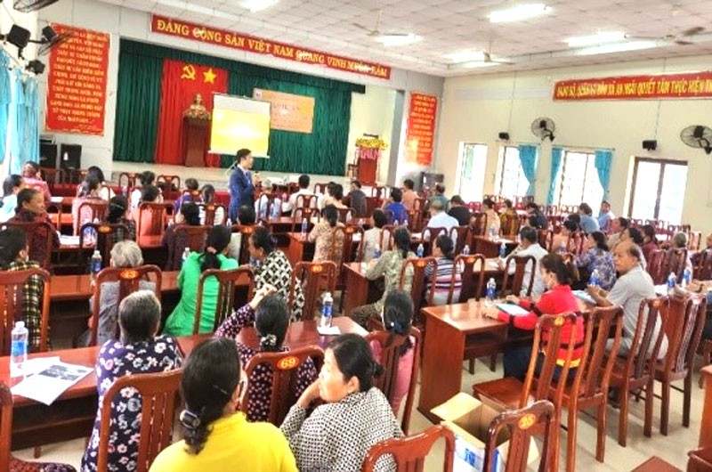 Học viên trao đổi tại lớp tập huấn bồi dưỡng kỹ thuật áp dụng sản xuất sạch hơn trên địa bàn huyện Long Điền