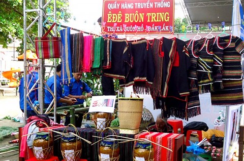 Làm giàu từ gìn giữ và phát triển nghề làm rượu cần