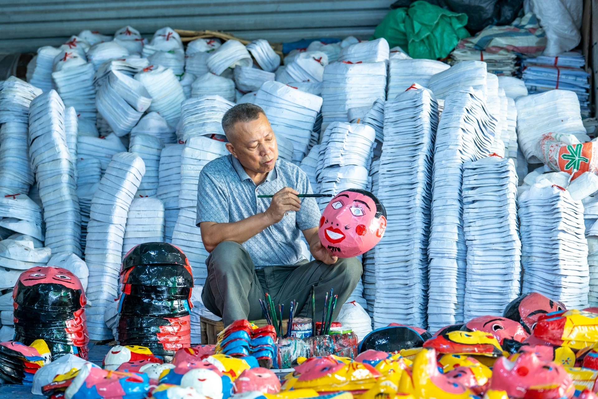 Làng nghề truyền thống Trung Thu nơi những đốm lửa nghề bền bỉ gìn giữ tuổi thơ cho trẻ em Việt Nam Làng nghề truyền thống Trung Thu nơi những đốm lửa nghề bền bỉ gìn giữ tuổi thơ cho trẻ em Việt Nam