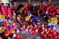 Làng nghề truyền thống Trung Thu nơi những đốm lửa nghề bền bỉ gìn giữ tuổi thơ cho trẻ em Việt Nam