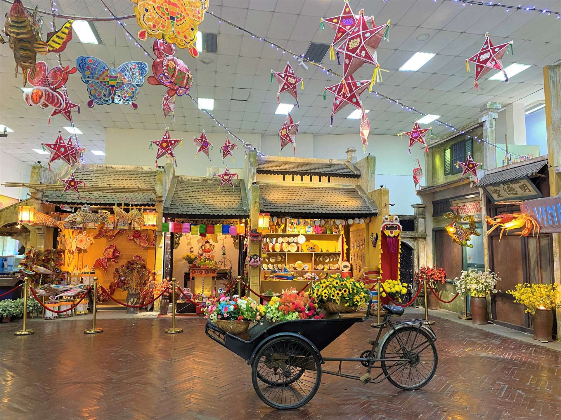 Phục dựng các mẫu đèn Trung thu cổ đã bị thất truyền Phục dựng các mẫu đèn Trung thu cổ đã bị thất truyền