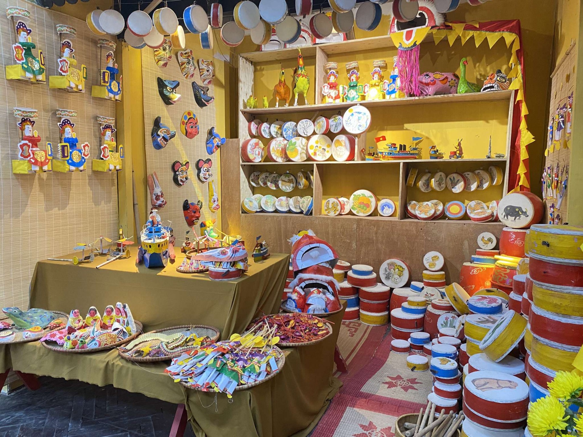 Phục dựng các mẫu đèn Trung thu cổ đã bị thất truyền Phục dựng các mẫu đèn Trung thu cổ đã bị thất truyền