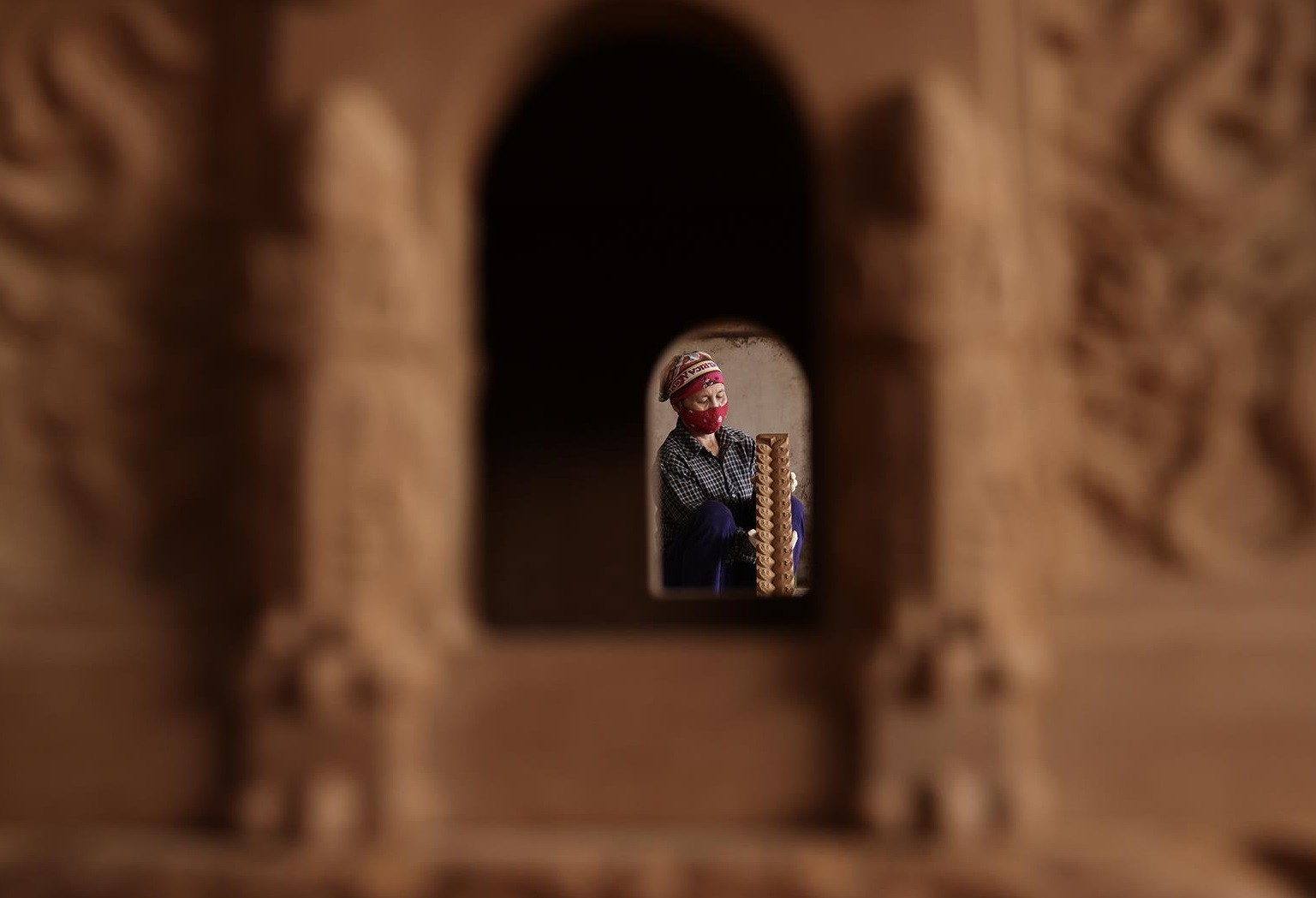 Các nghệ nhân của làng mộc Thủ Độ nổi tiếng với bàn tay tài hoa, khéo léo mới có thể làm ra các sản phẩm mỹ nghệ cao cấp, hoa văn tinh xảo. Các nghệ nhân của làng mộc Thủ Độ nổi tiếng với bàn tay tài hoa, khéo léo mới có thể làm ra các sản phẩm mỹ nghệ cao cấp, hoa văn tinh xảo.