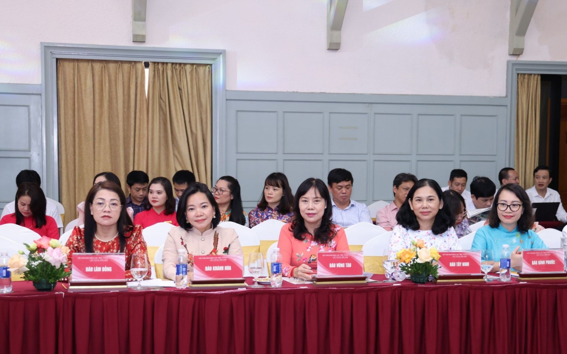 Lãnh đạo các báo Lâm Đồng, Khánh Hoà, Bà Rịa – Vũng Tàu, Tây Ninh, Bình Phước tham dự Hội thảo. Lãnh đạo các báo Lâm Đồng, Khánh Hoà, Bà Rịa – Vũng Tàu, Tây Ninh, Bình Phước tham dự Hội thảo.