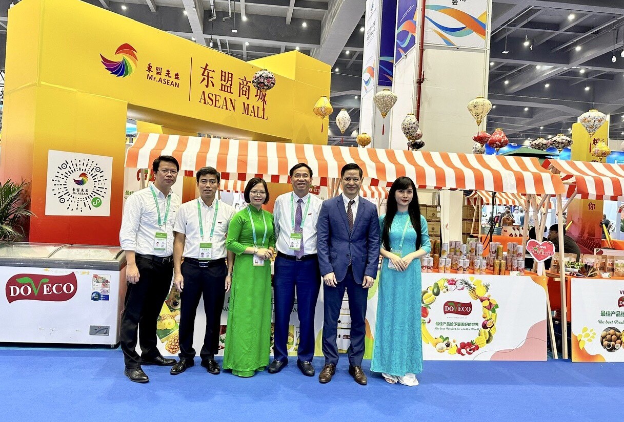 Khu gian hàng Việt Nam - Điểm nhấn tại Hội chợ Thương mại và đầu tư quốc tế lần thứ 14