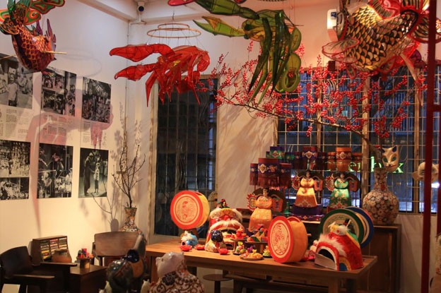 Tâm huyết phục dựng lồng đèn trung thu truyền thống của cô gái trẻ Tâm huyết phục dựng lồng đèn trung thu truyền thống của cô gái trẻ