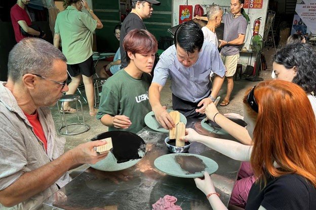 Sạn phẩm OCOP: Sơn mài Hạ Thái vươn ra thế giới Sạn phẩm OCOP: Sơn mài Hạ Thái vươn ra thế giới