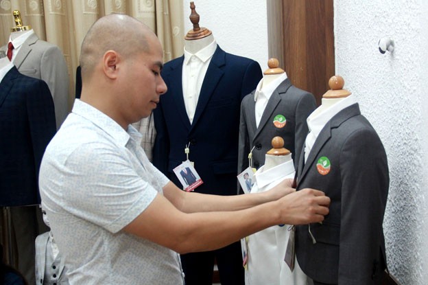 Làng nghề may Vân Từ với nhiều sản phẩm đa dạng phong phú.  