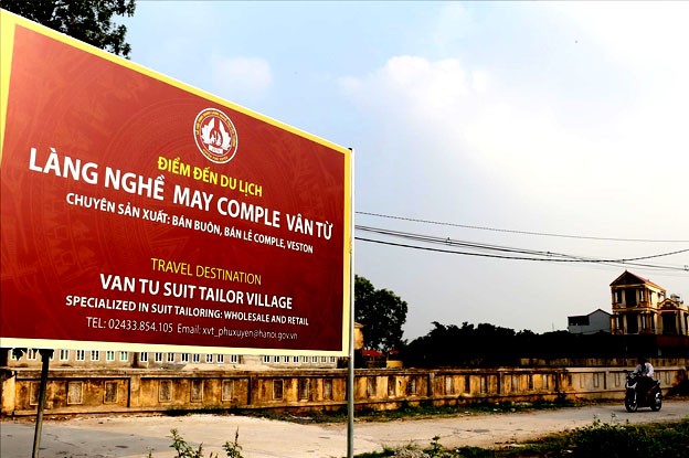 Cùng với việc phát triển kinh tế làng nghề việc đưa du lịch vào làng nghề là một trong những quyết sách quan trọng của huyện Phú Xuyên.  